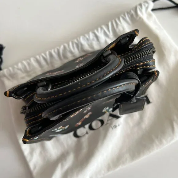 Very Rare Coach Rogue 17 with Car Print - Picture 6 of 12